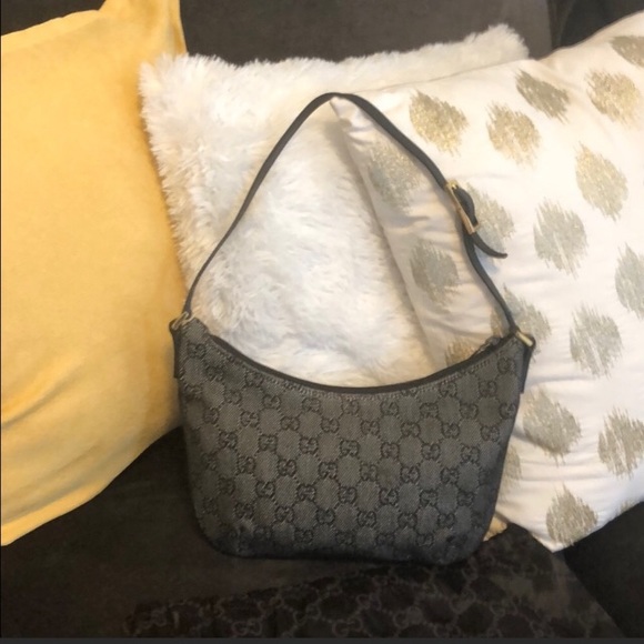 Gucci Handbags - Gucci AUTHENTIC Handbag